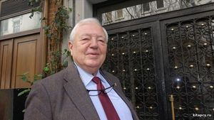 Kürsiniñ ýakymy: Oturansoñ turasy gelýän ýok