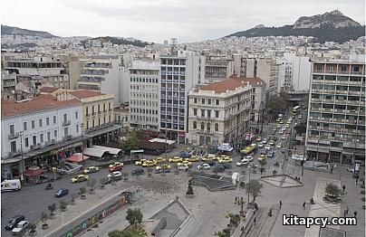 Owganystandan Ýewropa çenli 4 müñ km ýoly pyýada ýöredi, şindi tenini satyp gün görýär