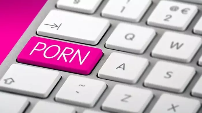 Pornofilme tomaşa etmek aýallara nähili täsir edýär?