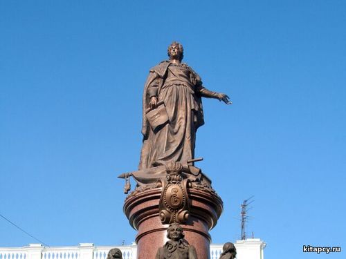 Heýkellere we köçe atlaryna garşy söweşmek
