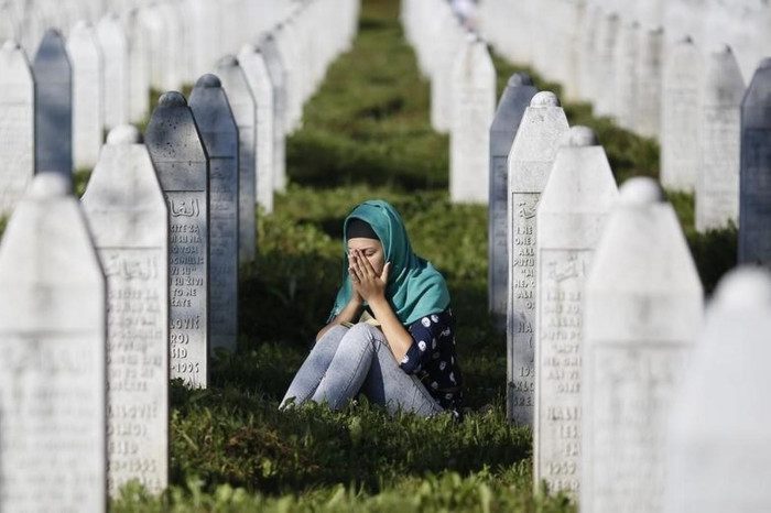 Srebrenissadan galanlar we Gazadan galjaklar: Agressiýa garşy simptomatiki jogapkärçilik