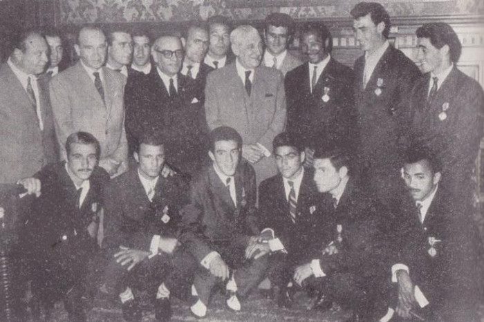 Futbol diýip äwmezlik etmäñ, Ýugoslawiýany iki futbolçy dagatdy