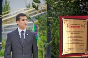 Türkmenistanly şahyr Watany wasp edip ýeňiş gazandy