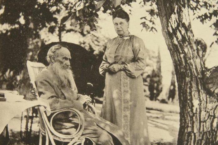 Dostoýewskiniñ ýigrenjiniñ tersine, Tolstoý uly türk we yslam dostudy