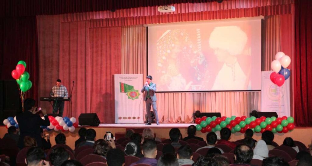 Astrahanda Türkmenistanyň hemişelik Bitaraplygynyň 30 ýyllygy we Ene diliniň halkara güni mynasybetli konsert geçirildi